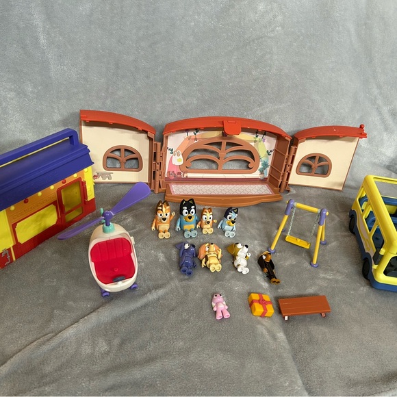 Bluey School Playset Bus Golden Palace Helicopter 9 Figures Accessories Lot - Picture 1 of 4
